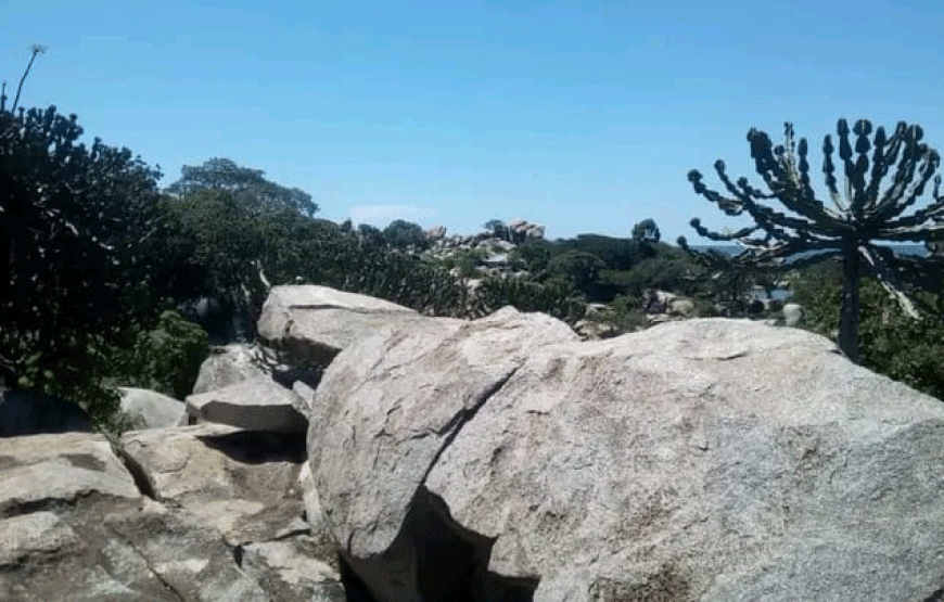Nyumbayamungu & Mugambocave
